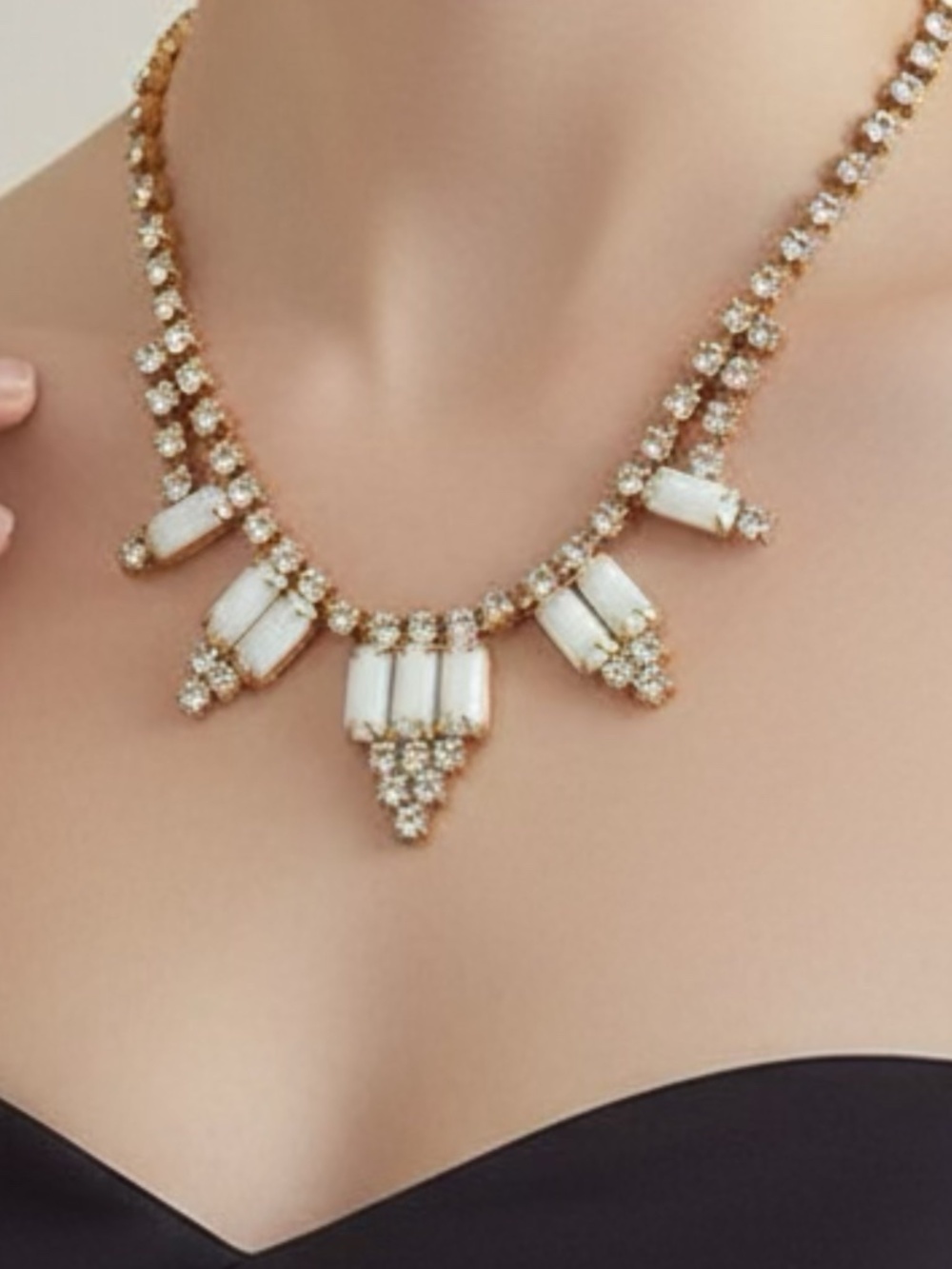Vintage White Pronged Milk Glass And Rhinestone Necklace 1950’s